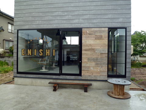 ”美容室ウインドウフィルム施工後”