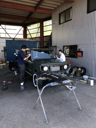 ”ジムニーカーラッピング施工写真3”